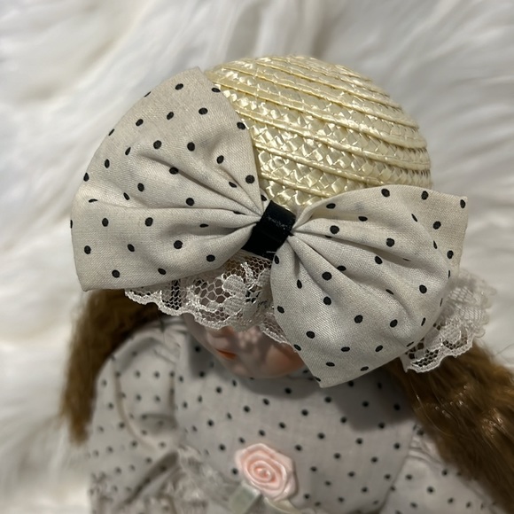 vintage doll porcelain with hat, polkadot, blue eyes heritage mint crimped hair - Picture 8 of 9